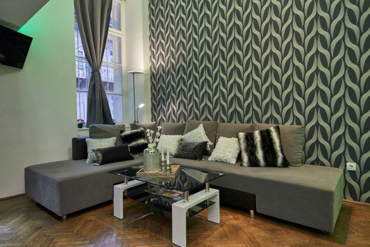 Feel Different Apartment — Photos 1